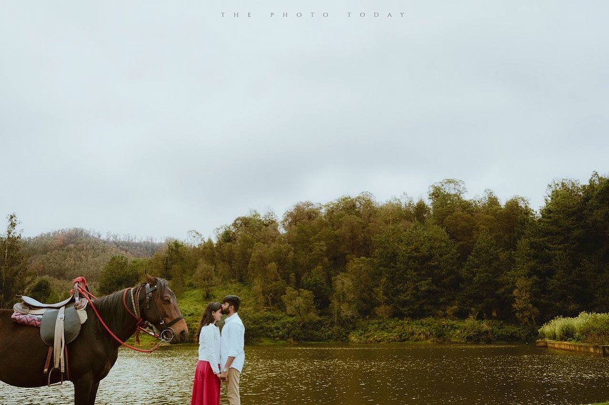 Romantic Mountain Escape: Sureka & Rohit's Enchanting Kodaikanal Photoshoot