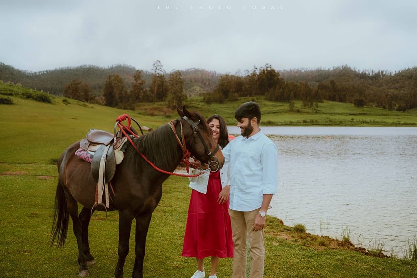 Romantic Mountain Escape: Sureka & Rohit's Enchanting Kodaikanal Photoshoot